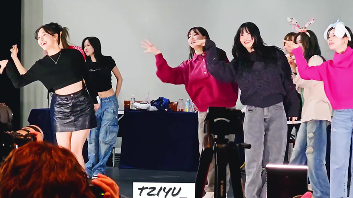 夏天就要听无酒精！全员Alcohol-Free TWICE签售会私服舞台！