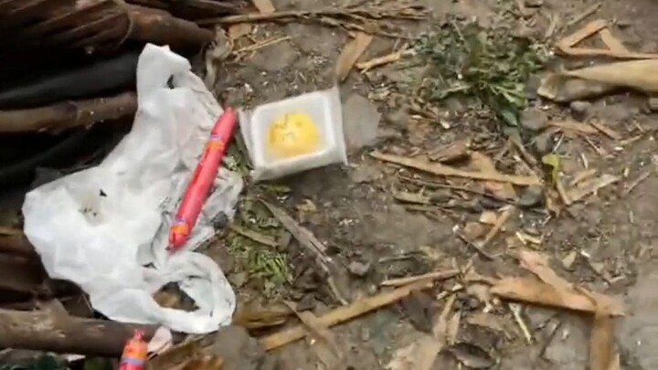 Pria yang pulang kampung harus menjalani karantina mandiri, malah disuruh tinggal di rumah tua oleh 