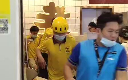 Cốc trà sữa đầu tiên của mùa thu, cửa hàng trà sữa nhận được đơn đặt hàng ồ ạt dẫn đến xung đột với 