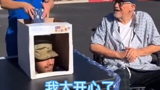 当你当兵的儿子悄悄回家时....