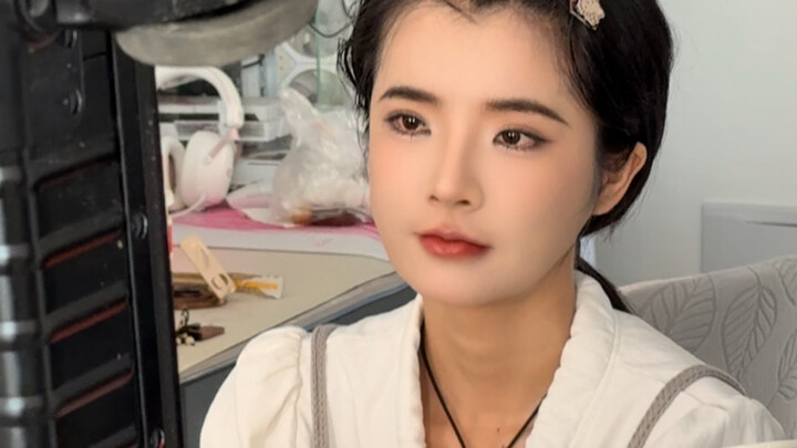 “สิวขึ้นเหมือนฤดูฝนที่ยืดเยื้อไม่รู้จบ หวังว่าฤดูฝนมรสุมนี้จะจบลงเสียที”