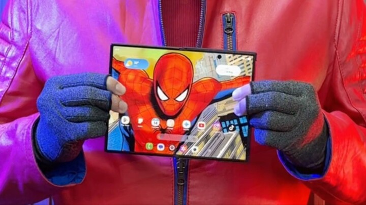Baca Komik di Samsung Galaxy Z Fold8