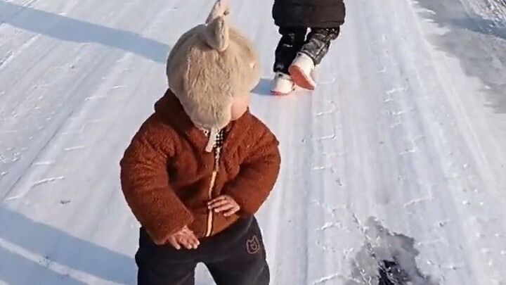 Little bro—you’re my hero! Who taught you how to pass the driving test?