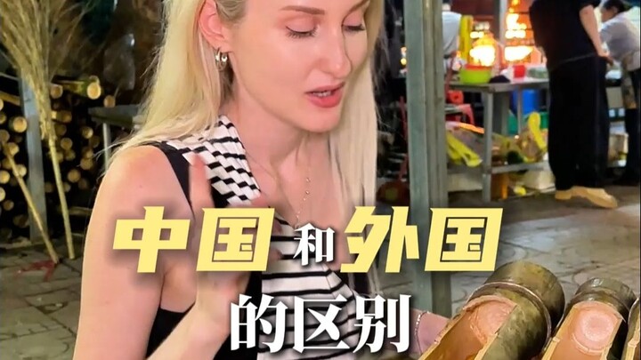 Orang asing dari Prancis mencoba nasi bambu khas Tiongkok untuk pertama kalinya