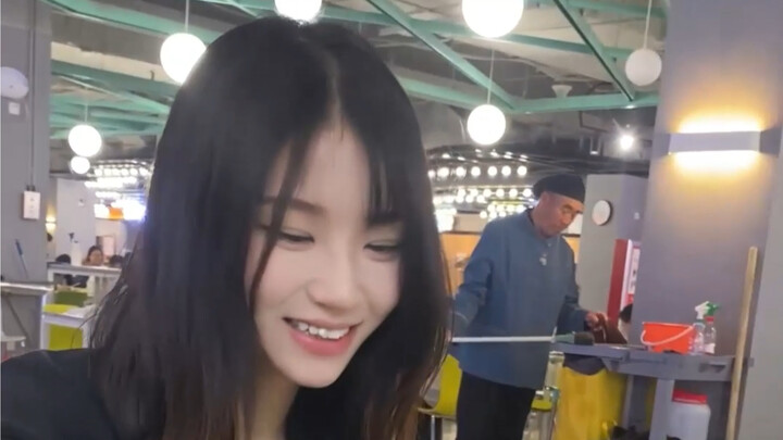 The military advisor said that she was the only one injured at the scene, hahaha!