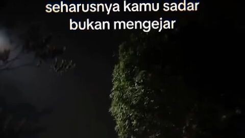 mending jgn terlalu berharap ke dia guys😭😭