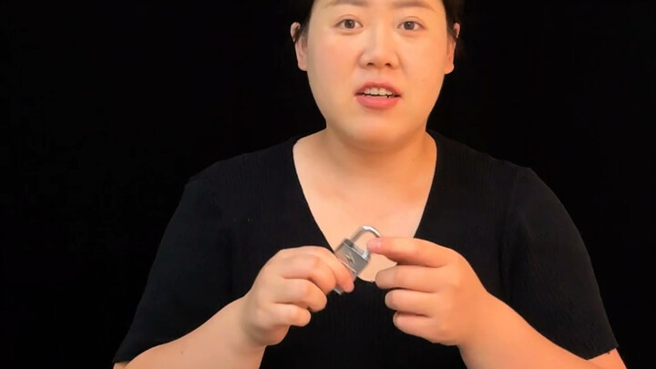 Magnetic‑suction lock—only one key in the whole world can open it. Can you believe it?