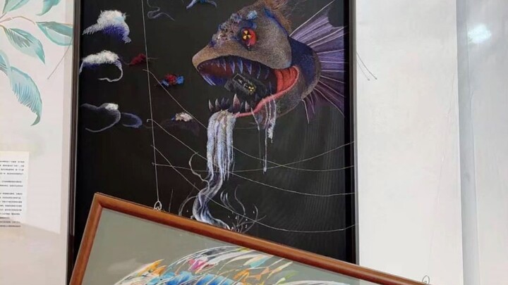 Penerus seni sulam Suzhou kelahiran tahun 1990 menciptakan karya sulam Suzhou berjudul “Alien” sebag