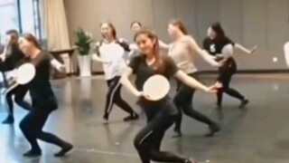 君霄的排练花絮，妖娆霄和大锤君～妖娆多姿～云霄负责妖娆，君君负责多姿。