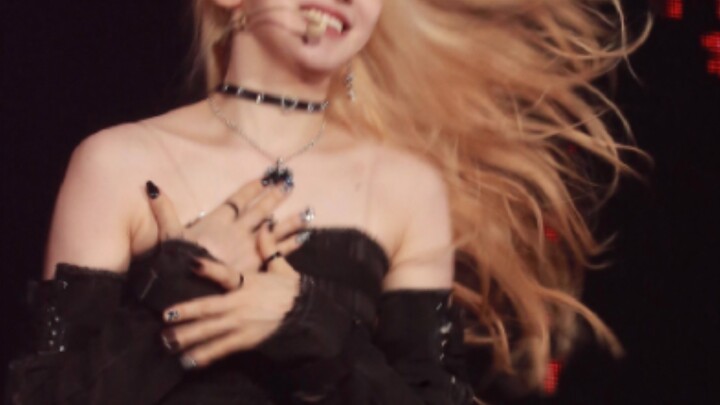 越自信越漂亮，时隔9个月表演同首歌，更有生命力和舞台魅力的女爱豆