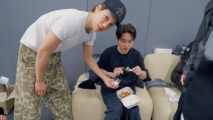 [EXO] The Power of the Waffle Shop Owner’s Son