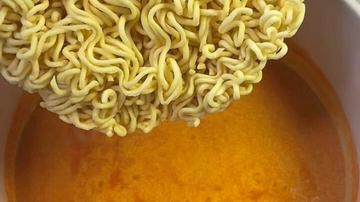 Semua orang wajib catat cara makan ini!! Saya berani menyebutnya sebagai cara makan mi instan paling