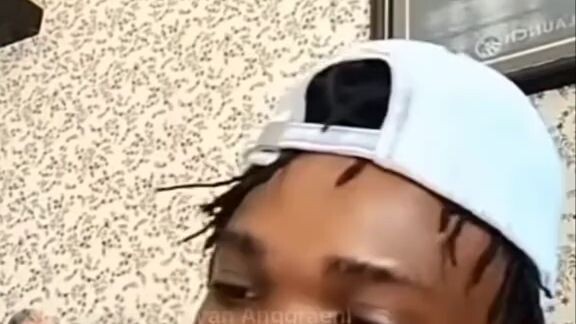 bule mendengar kan lagu Sus indo