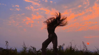 أنا هو الذي يقول: "الحياة مثل مجرة متألقة".