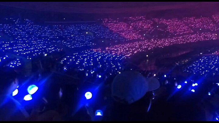 【SEVENTEEN】Kra's Cra Wave and Chorus for His Fans