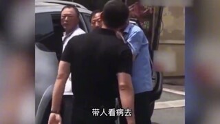 中国人刻在骨子里的善良，撤侨带走外国人，让俄罗斯人感动落泪。