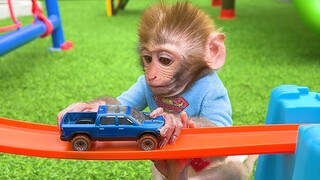 Monkey Baby Bon Bon takes the duckling to the farm and have fun with toy cars Hot Wheels