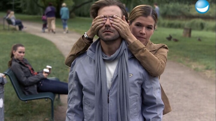 A shocking twist: A 30-second reversal!!! Some screenwriters should learn from this...