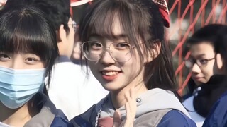 ทำไมเด็กผู้ชายถึงชอบใส่แว่น?