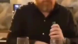 [Bian Baekhyun] Twitter Baekhyun thích video, đợi đã, hơi buồn cười một chút