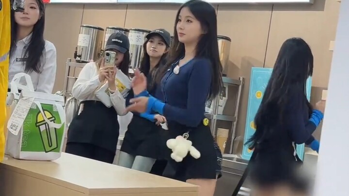 [Cookie] Your milk tea is still being shaken!