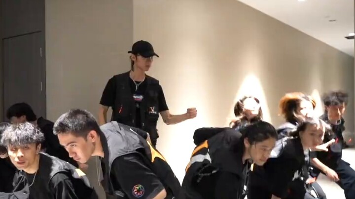 [Loser/Kenshi Yonezu] Super cool! Super exciting! Locking choreography in the rain! ——PSB痞兽邦