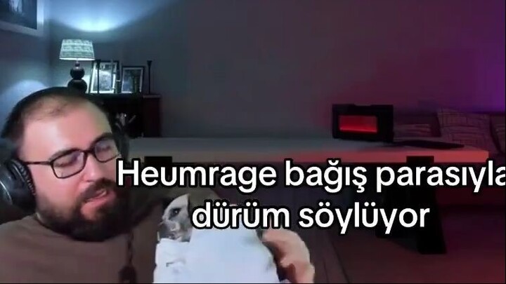 Ahmad Heumrage - Köpeğinin sağlığı için atılan bağışla dürüm söylüyor