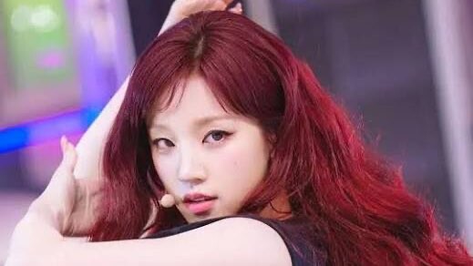 Song Yoo-kyung và Kim Tae-hyung thuộc băng nhóm Kpop nào?