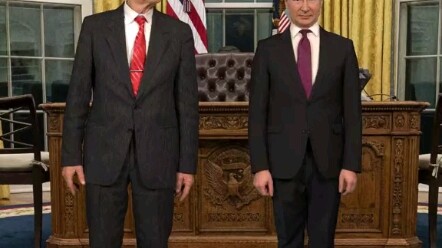 Biden chụp ảnh cùng Putin, giẫm phải mìn — chỉnh sửa ảnh hài hước