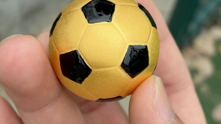 ما زالت قيمة كرة القدم في دوري القرى أعلى.