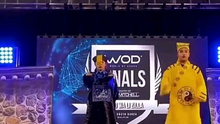 استمتعوا بأداء الرقص الحر الذي يقدمه هان بانغزي!