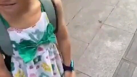 น้องสาวต้องปิดแขนหลังจากฉีดวัคซีน ทำให้พี่ชายต้องยอมมอบเสื้อแขนสั้นของตัวเองไปซะแล้ว ฮ่าๆๆๆๆๆๆๆๆๆๆๆๆ