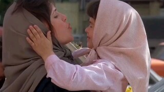 女人第一次去伊朗，只是露了一小撮头发，结果差点丢了性命"