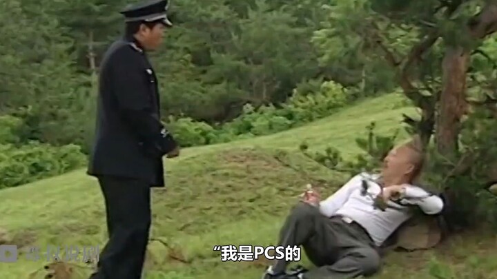 Police entered the mountains to arrest someone, only to be loudly heckled and cursed by villagers. T