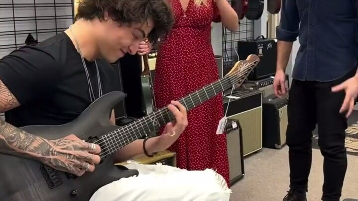 When a Pro Guitarist Pretends to Be a Beginner Browsing a Music Store