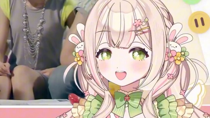 The Japanese rabbit watched the final battle on the top of the Forbidden City. Isn’t this just a kid