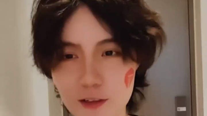 Xiaoxin ngeselin gue di trending [senyum]