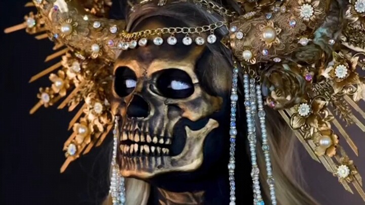 "Tuhan Suci Kematian"