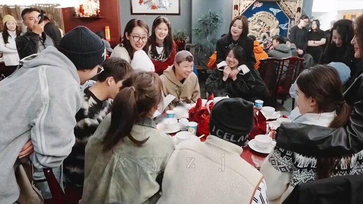 [Youth With You 5] A variety show that weaves the behind-the-scenes into the main episode: it’s a jo