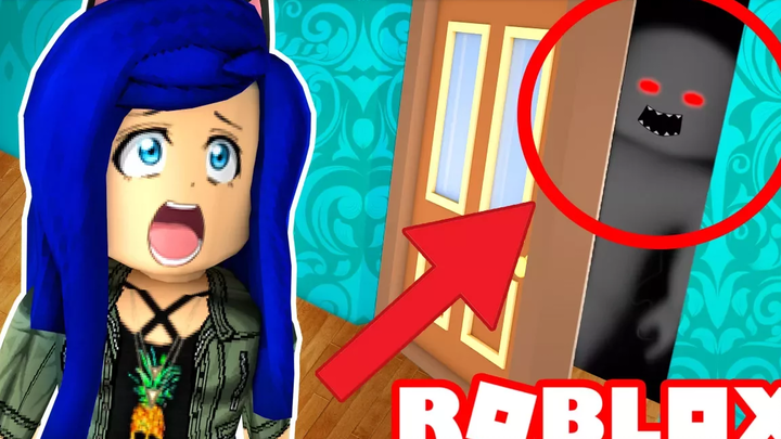 Roblox Family - อะไรอยู่ในห้องลับผีสิง! (Roblox โรลเพลย์)