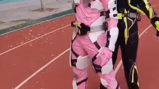 "Về việc bị đuổi học vì làm cosplayer đeo mặt nạ trong trường"