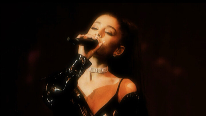 Nếu A Mễ dùng bài “Phong” này để tham gia chương trình Ca Sĩ Giấu Mặt, thì ai sẽ là người tiếp đón?