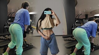 [Drop me a coin, and I'll definitely wear a sheath skirt next time!]