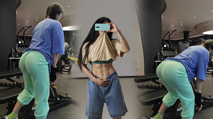 [Drop me a coin, and I'll definitely wear a sheath skirt next time!]