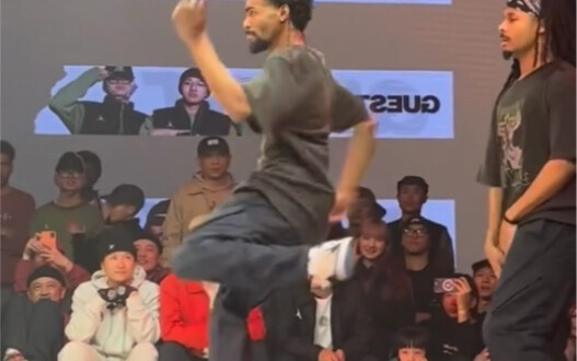 Anh chàng này thao tác đỉnh quá, kiểm soát cơ thể siêu đẳng!