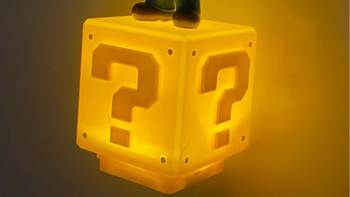 This little night light my girlfriend gave me is so freaking cool! And the sound effects totally bla