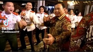 VIRAL||Bapak Calon Presiden PRABOWO GOYANG DENGAN PENUH SEMANGAT||