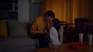 [Phim/TV]Cảnh hôn: Cô gái cố có được niềm vui từ người đàn ông này