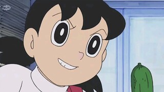 Sebarkan: Shizuka menyukai mentimun yang besar dan lurus!