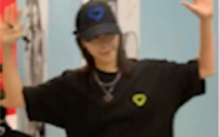 شين ليوتشن تعض القلادة...